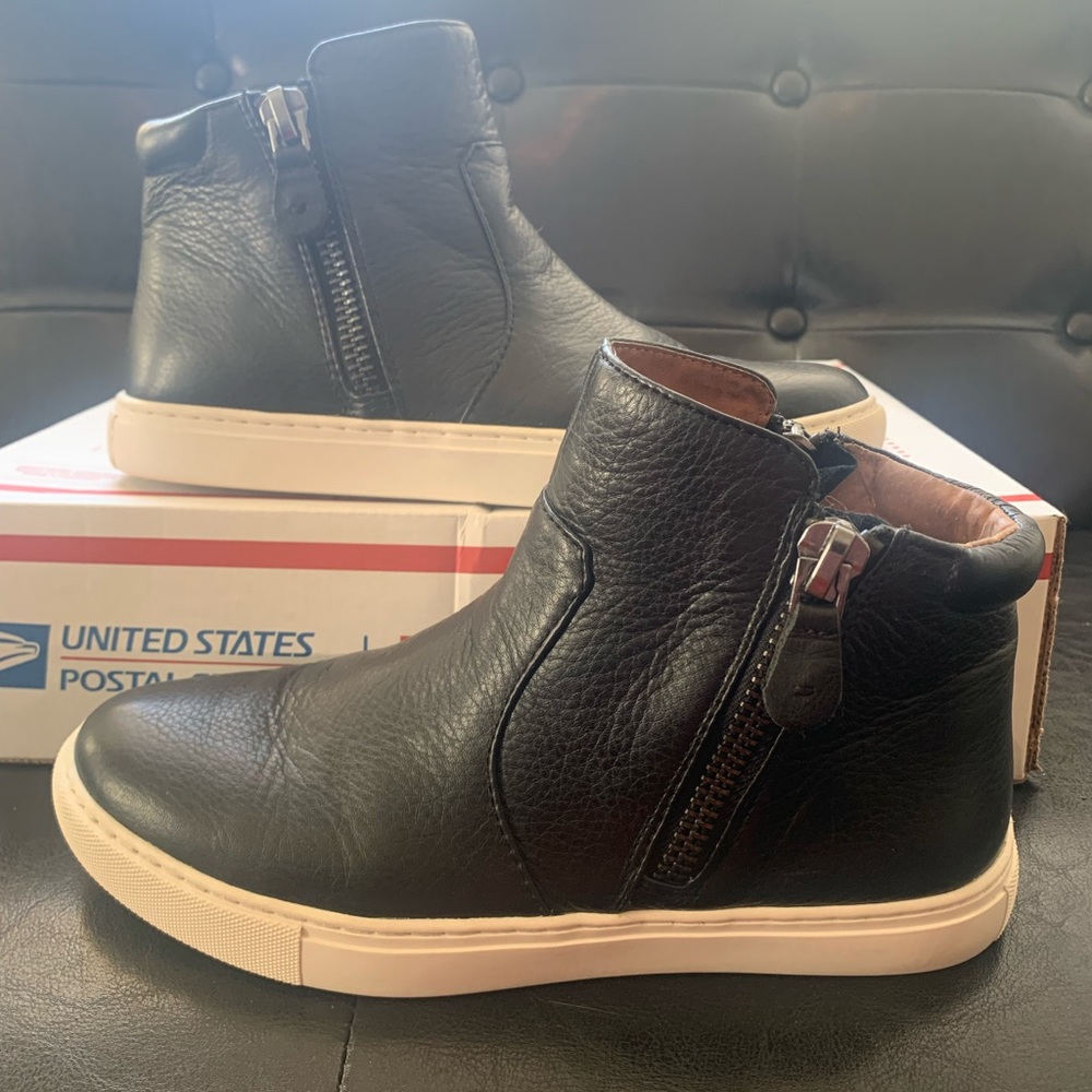 Gentle Souls by Kenneth Cole Carole Double Zip Mid Top Sneaker